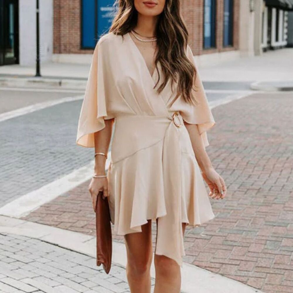 DO+BE Feminine Love Cape Short Sleeve Wrap Mini Dress‎